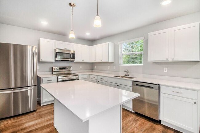 Building Photo - 105 Iris Ct