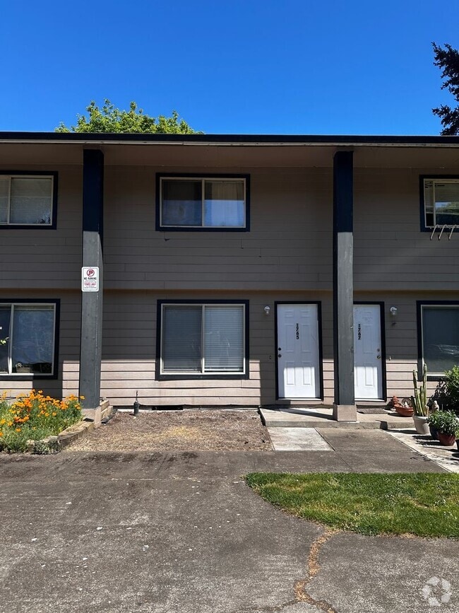 Building Photo - 1765 SE Lilly Pl