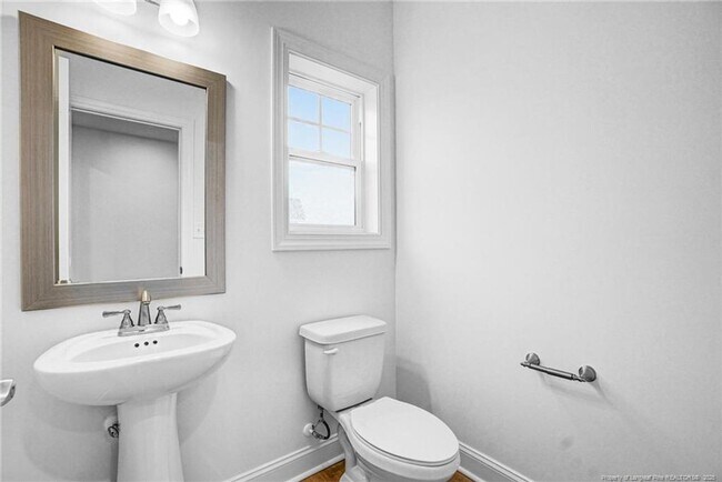 Building Photo - 4 Bedroom 2.5 Bathroom