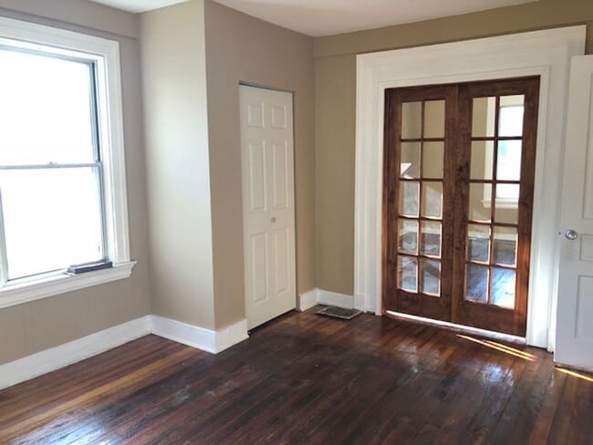 Building Photo - 3 Bedroom | 1.5 Bath Home – Covington, KY