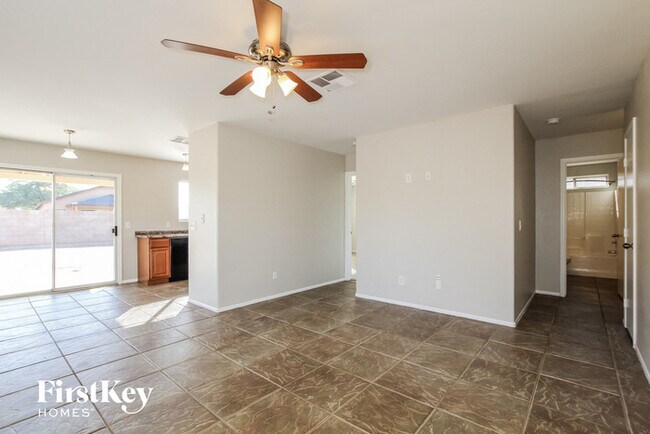 Building Photo - 2903 W Potter Dr