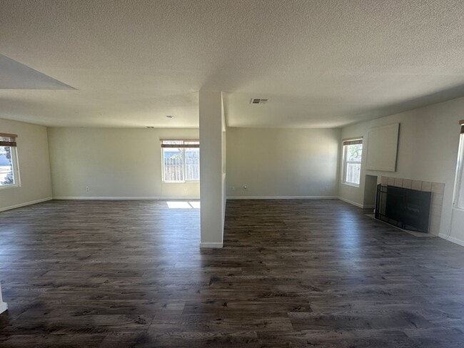 Building Photo - 1227 Kingfisher Dr