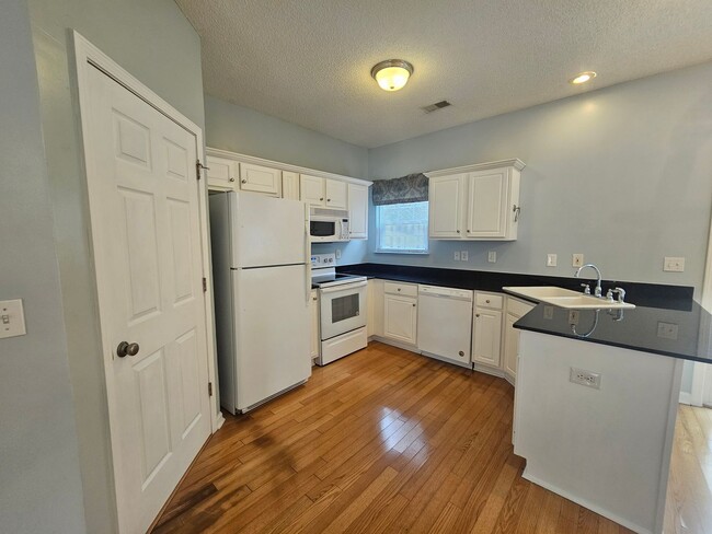 Building Photo - 104 Tuscany Ct