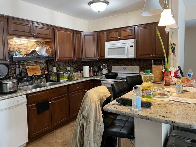 Foto del edificio - 9429 Bay Colony Dr