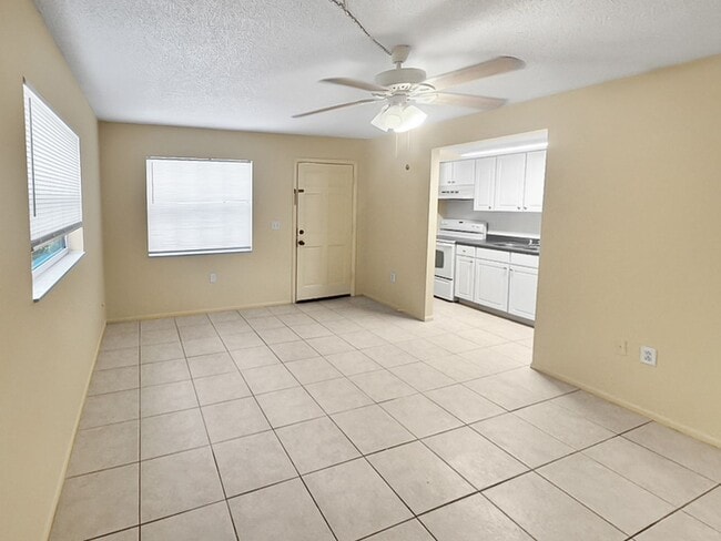 Building Photo - 1-Bedroom Condo Near Downtown Sarasota