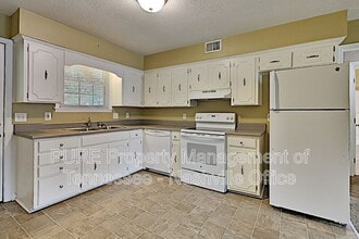 Building Photo - 4212 B Sweden Dr