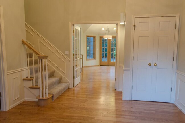 Building Photo - 5Bd/2.75Ba Mercer Island House
