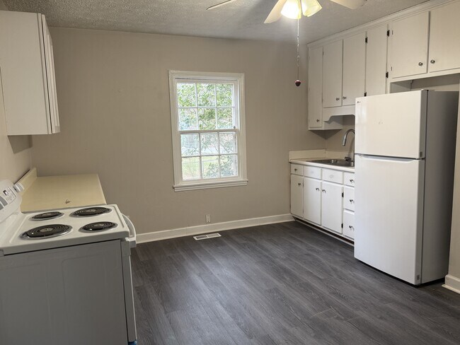 Foto del edificio - 605 Shannon Cir NE