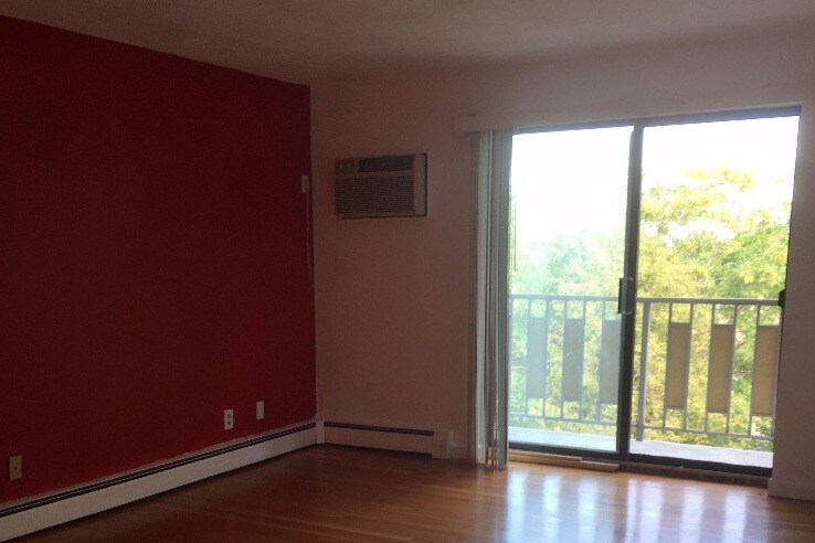 Living Room - 100 Grandview Ave