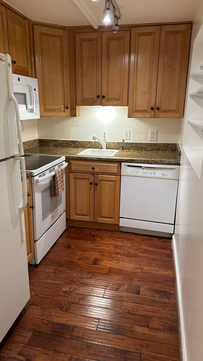 kitchen - 1320 21st St NW