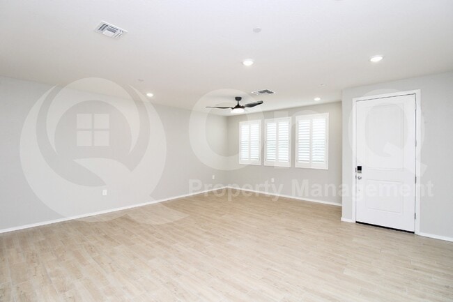 Building Photo - 2633 S Catherine Dr