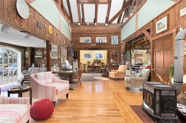 Foto del edificio - 2 br, 2.5 bath House - 305 West Main Road
