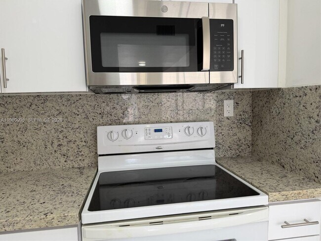 Foto del edificio - 8820 Fontainebleau Blvd