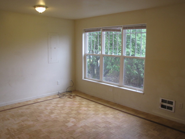 Building Photo - 845 E 30th Ave