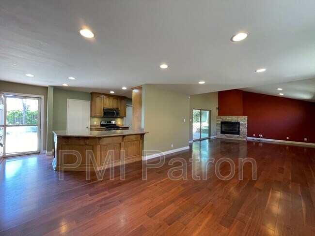 Building Photo - 5121 Myra Ave