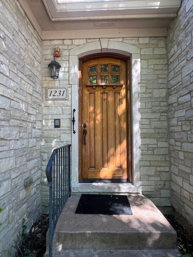 Foto del edificio - 1231 Caroline Ct