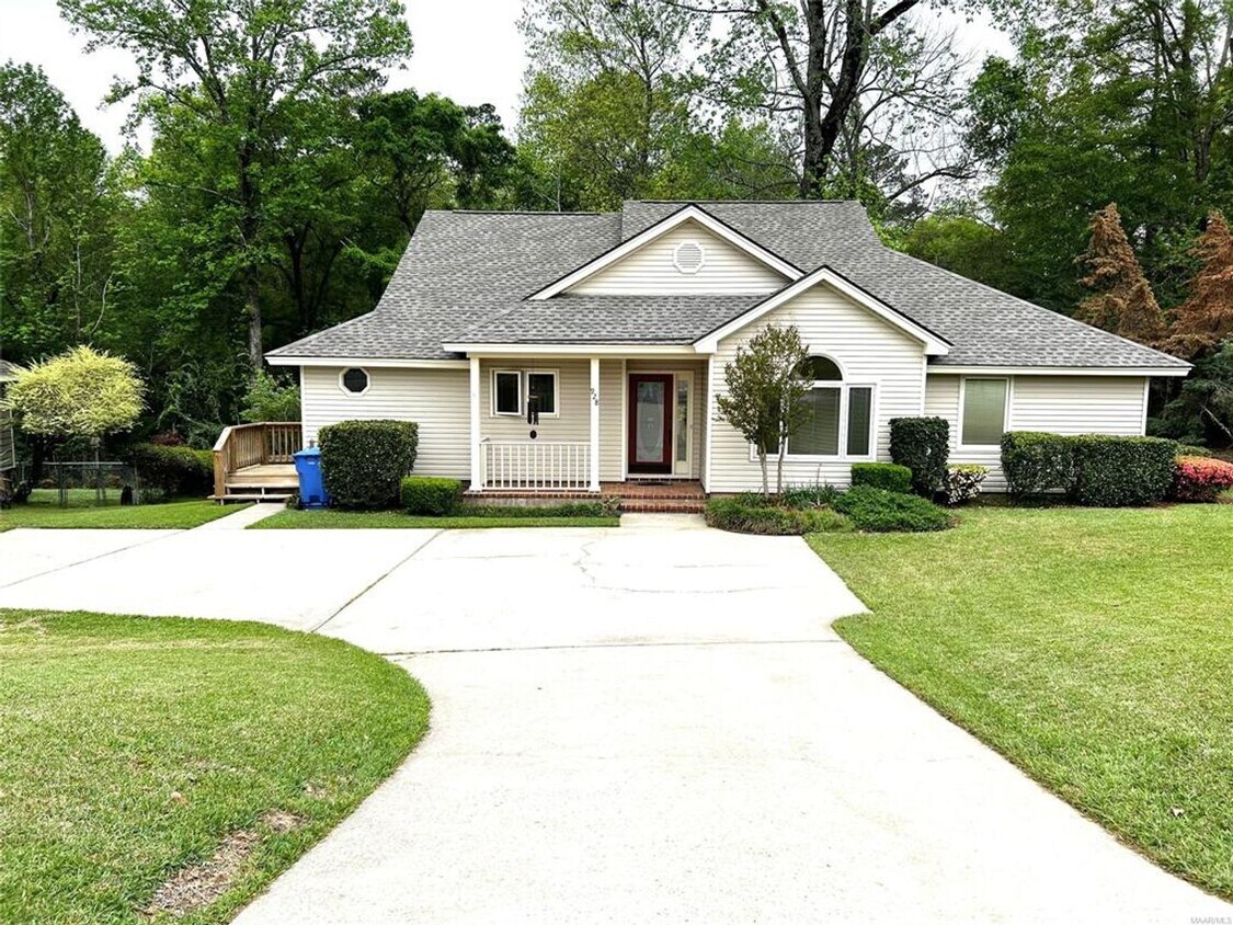 Primary Photo - Silver Hills in Prattvlle, AL