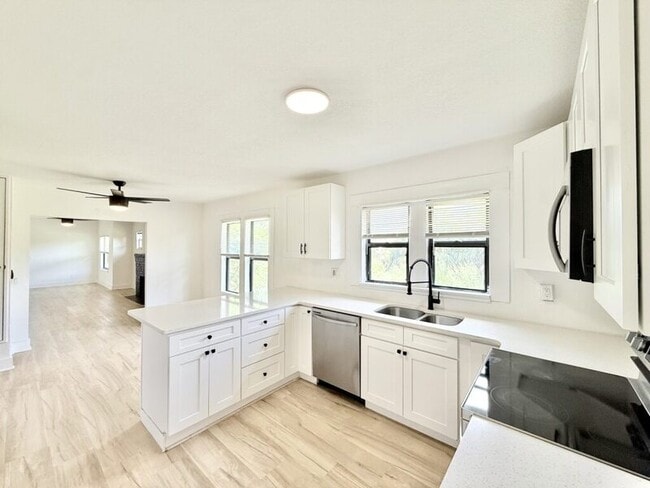 Building Photo - 1426 40th St S