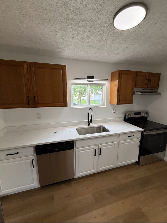 Building Photo - 608 Schuyler Dr