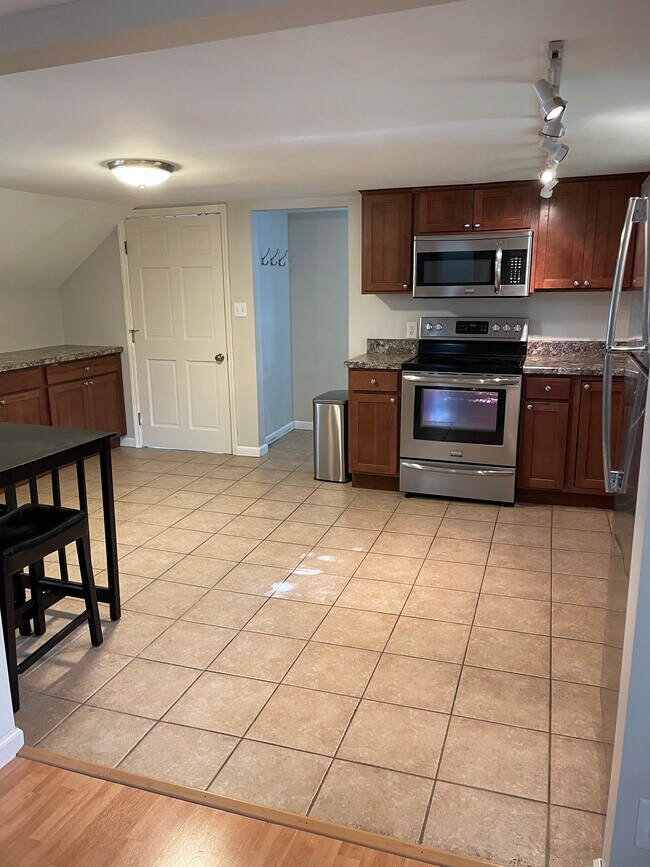 Kitchen - 1777 Western Ave