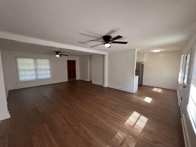 Foto del edificio - Available April!