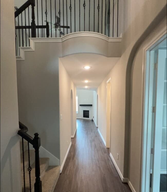 Building Photo - 14615 Birchwood Falls Trail