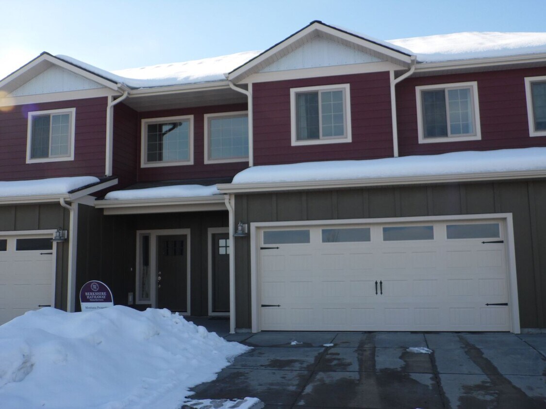 Primary Photo - AVAILABLE NOW! Great Town Home Great Locat...