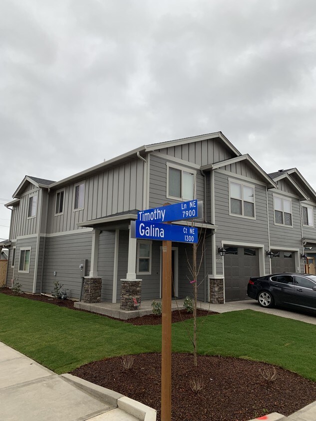 Foto principal - 1330 Clear Lake Rd NE