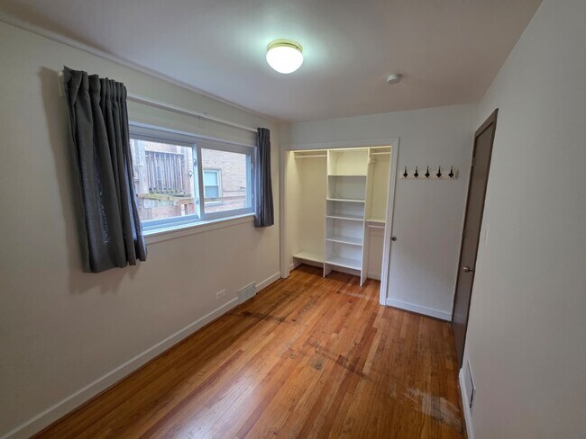 Foto del edificio - 8206 Kilpatrick Ave