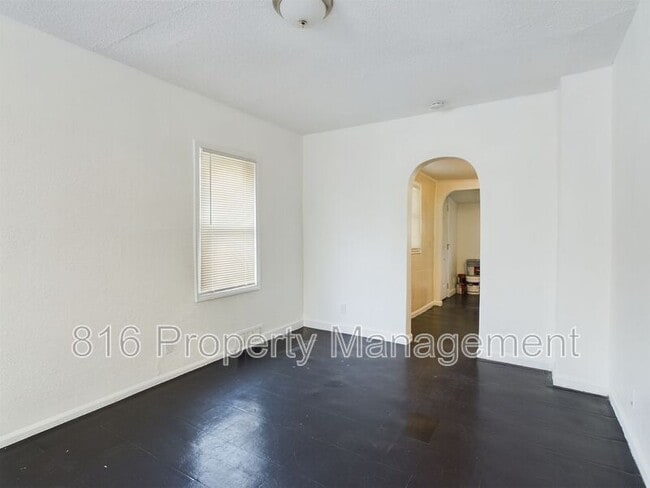 Building Photo - 7132 Bellefontaine Ave