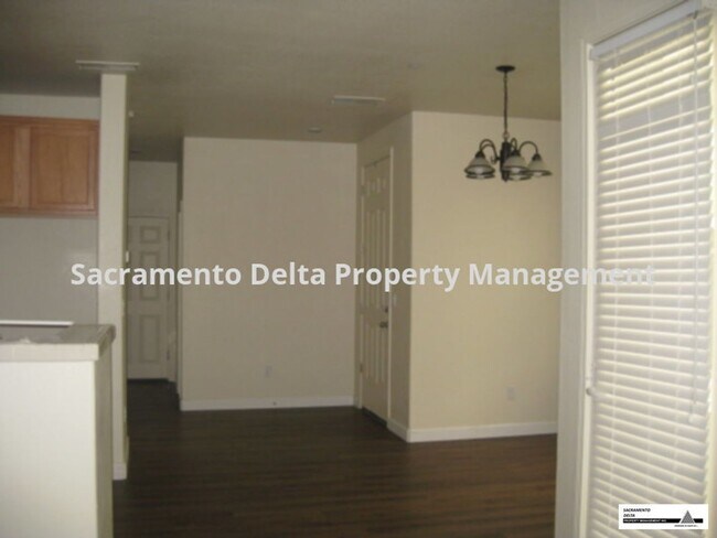Foto del edificio - Spacious 3 Bed/2.5 Bath Home in a Great Lo...