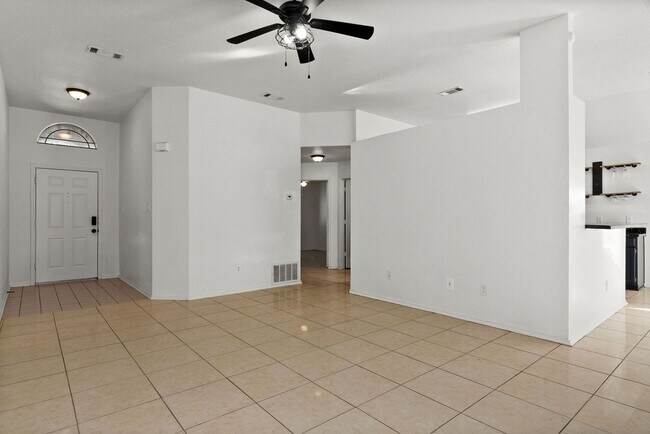 Foto del edificio - 4803 Topsey Dr