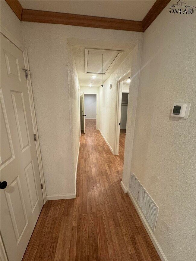 Foto del edificio - 106 E Williams Dr