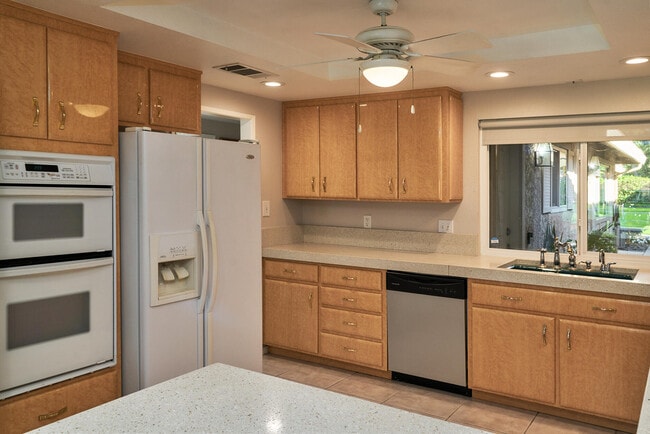 Foto del edificio - 231 Cam Arroyo S