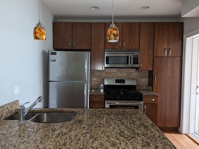 Foto del edificio - 3808 N Marshfield Ave