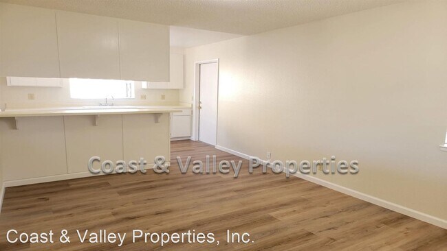 Building Photo - 3 br, 2 bath House - 935 Estrada Wy.