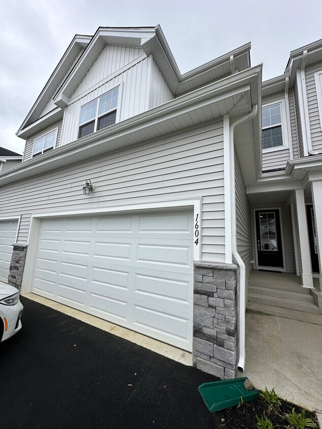 Foto principal - 1604 Wrangler Ave