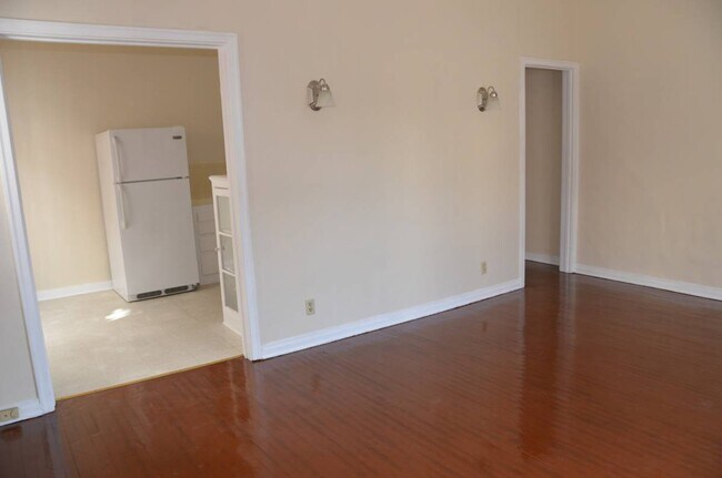 Building Photo - 964 Marview Ave