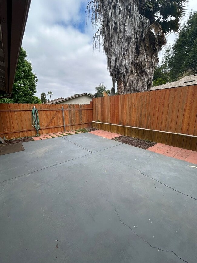 Building Photo - Upgraded, single story 2 bedroom Condo! La...