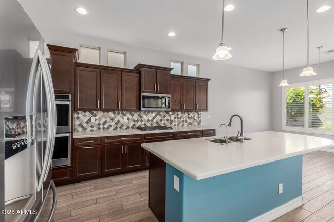 Foto del edificio - 17996 W Redwood Ln
