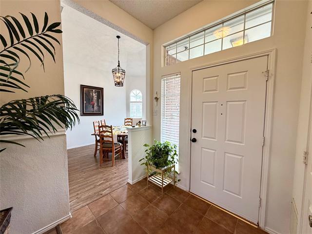 Building Photo - 1658 Glenmore Dr