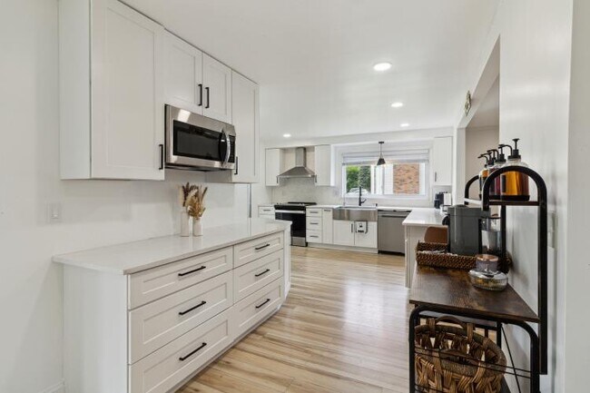 Foto del edificio - 5242 Cedarhurst Dr