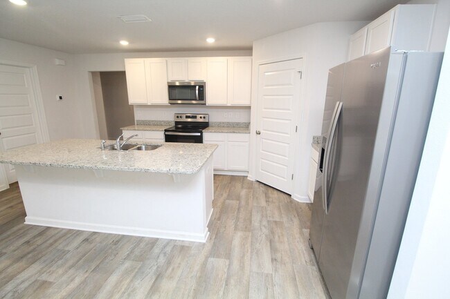 Foto del edificio - Lakeshore Preserve 3BR Home with Garage – ...