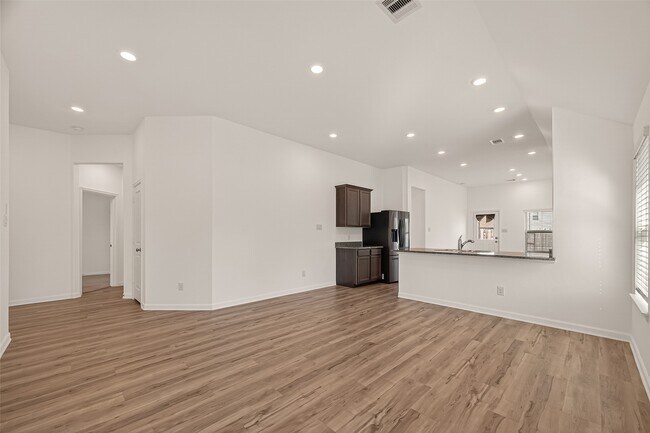 Building Photo - 1010 Schooner St