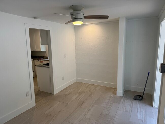 Kitchen entry/ media space/closet - 4610 McGregor Blvd