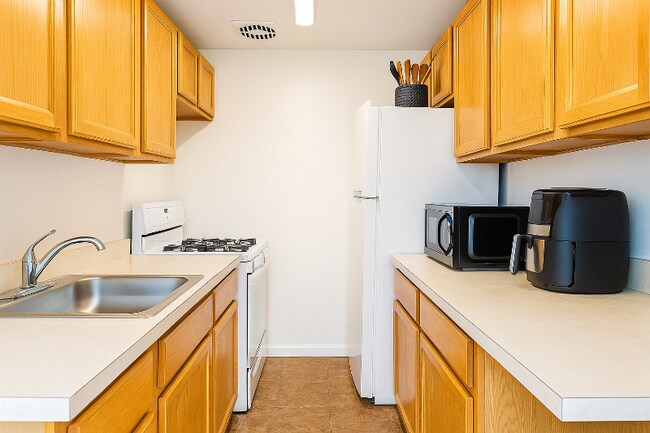 Building Photo - 4465 MacArthur Blvd NW