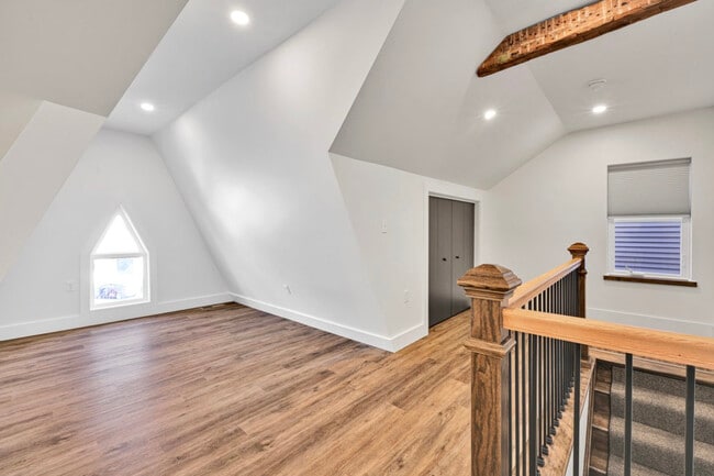 Building Photo - 132 E Market St