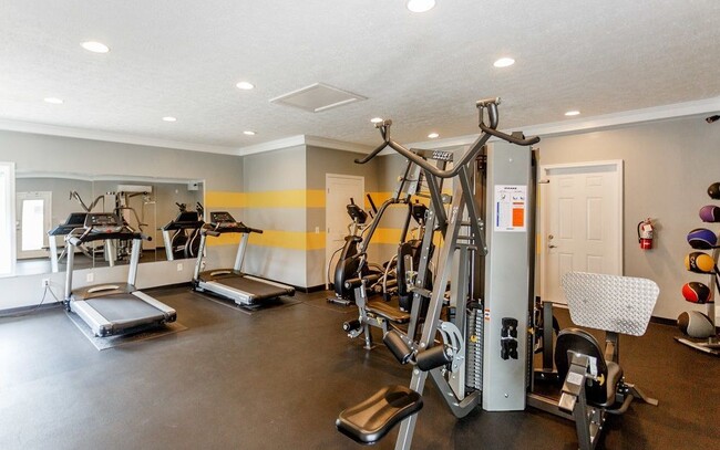 Foto del edificio - The Village at Crestview Apartments