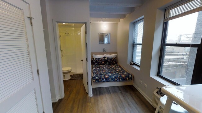 Foto del edificio - 5718 N Winthrop Ave