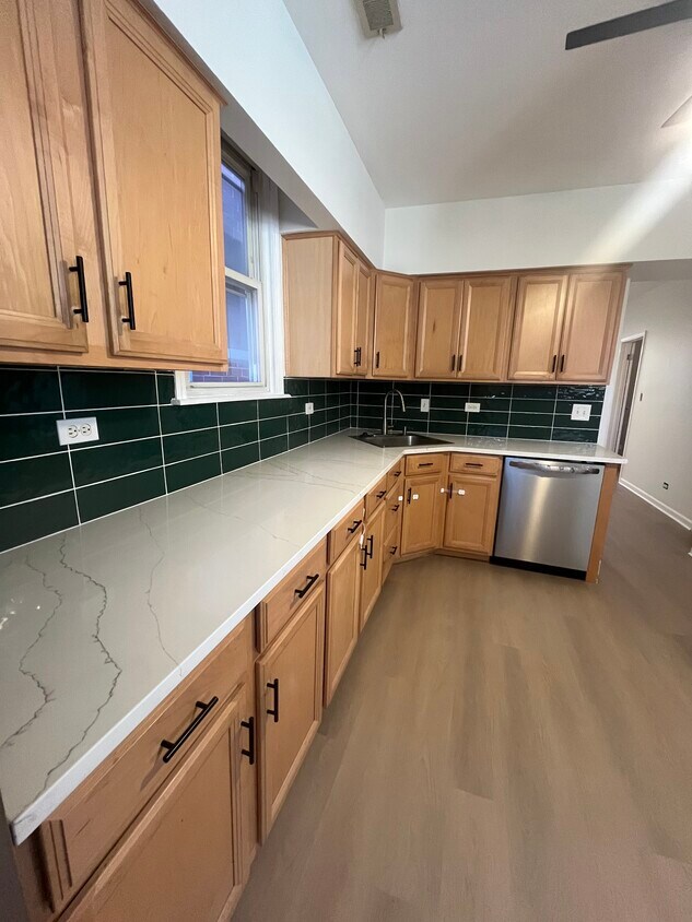 Foto principal - 1655 N Artesian Ave